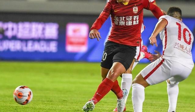 球队守门员表现火热，连续连续扑出关键球的简单介绍
